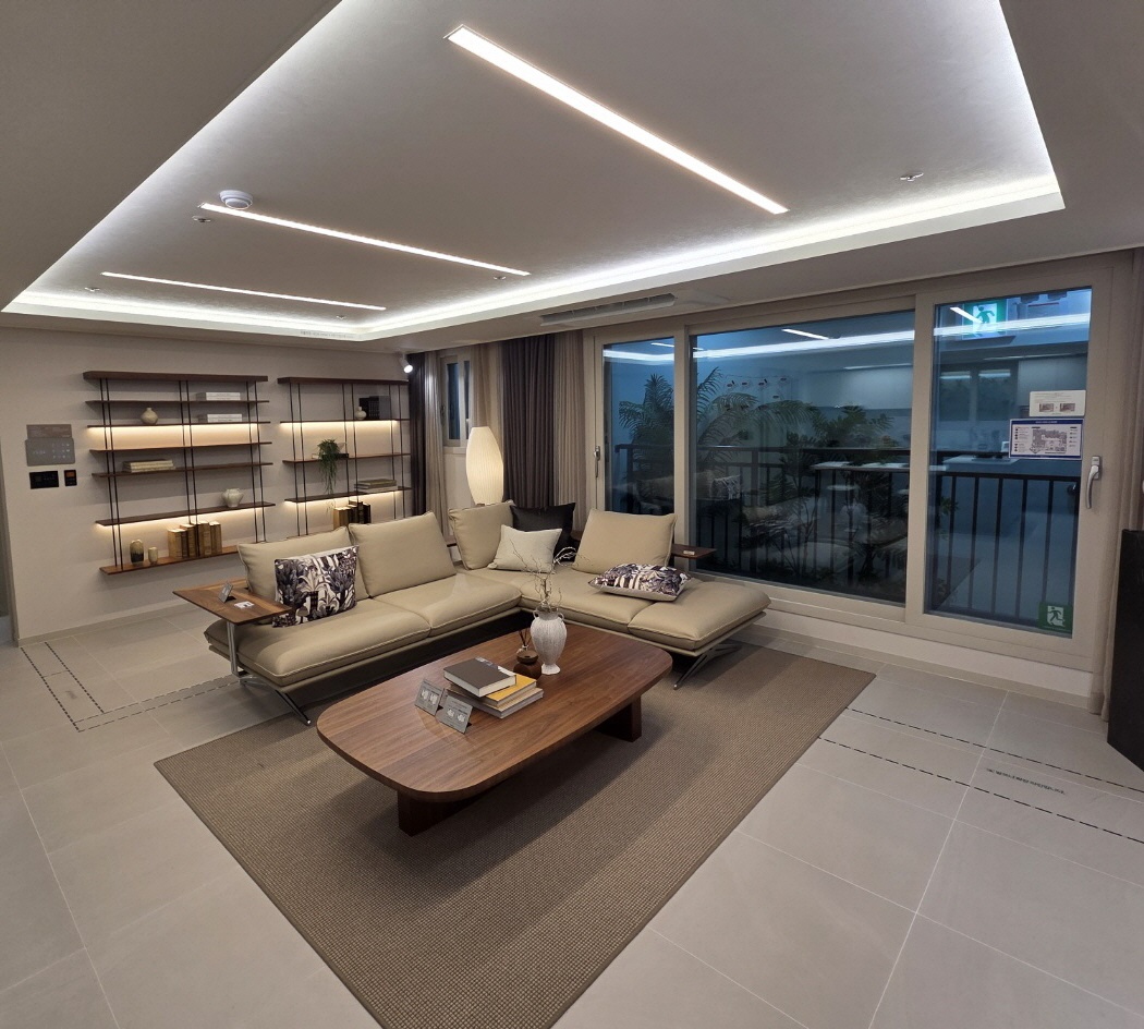 84B INTERIOR
