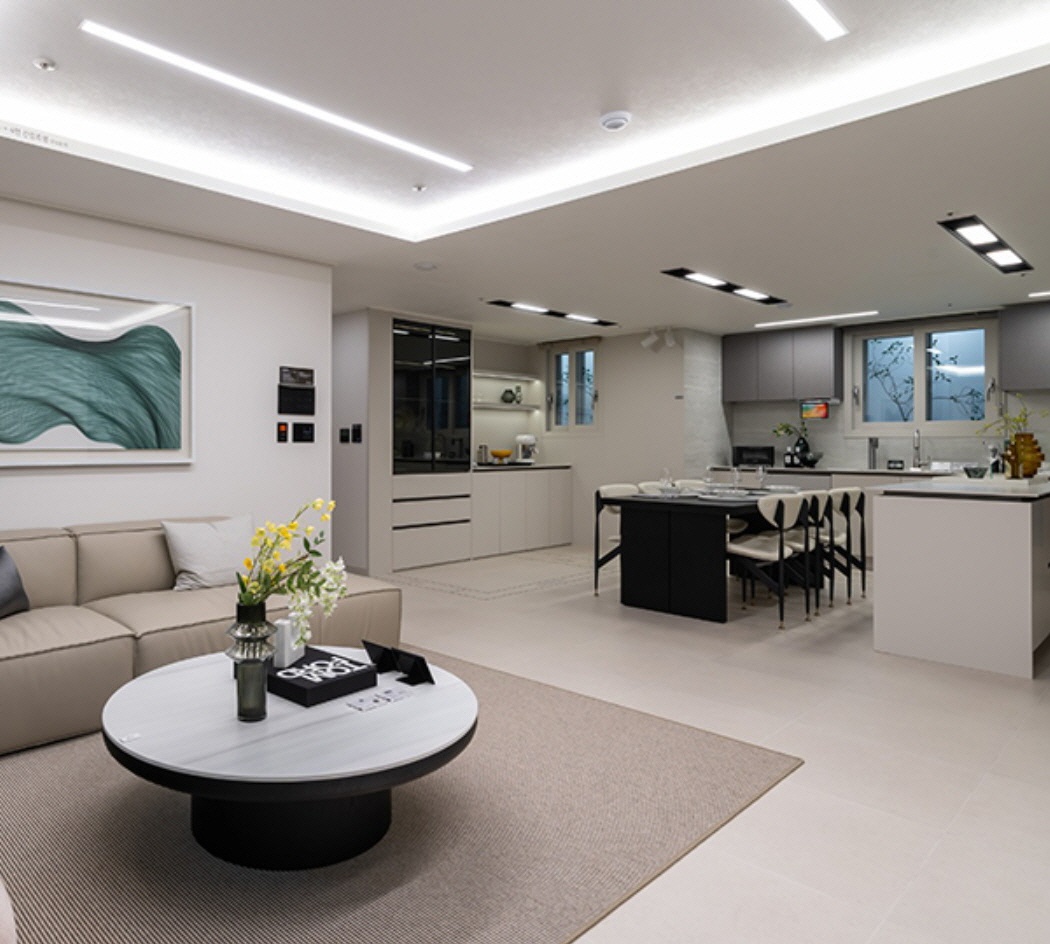 84A INTERIOR