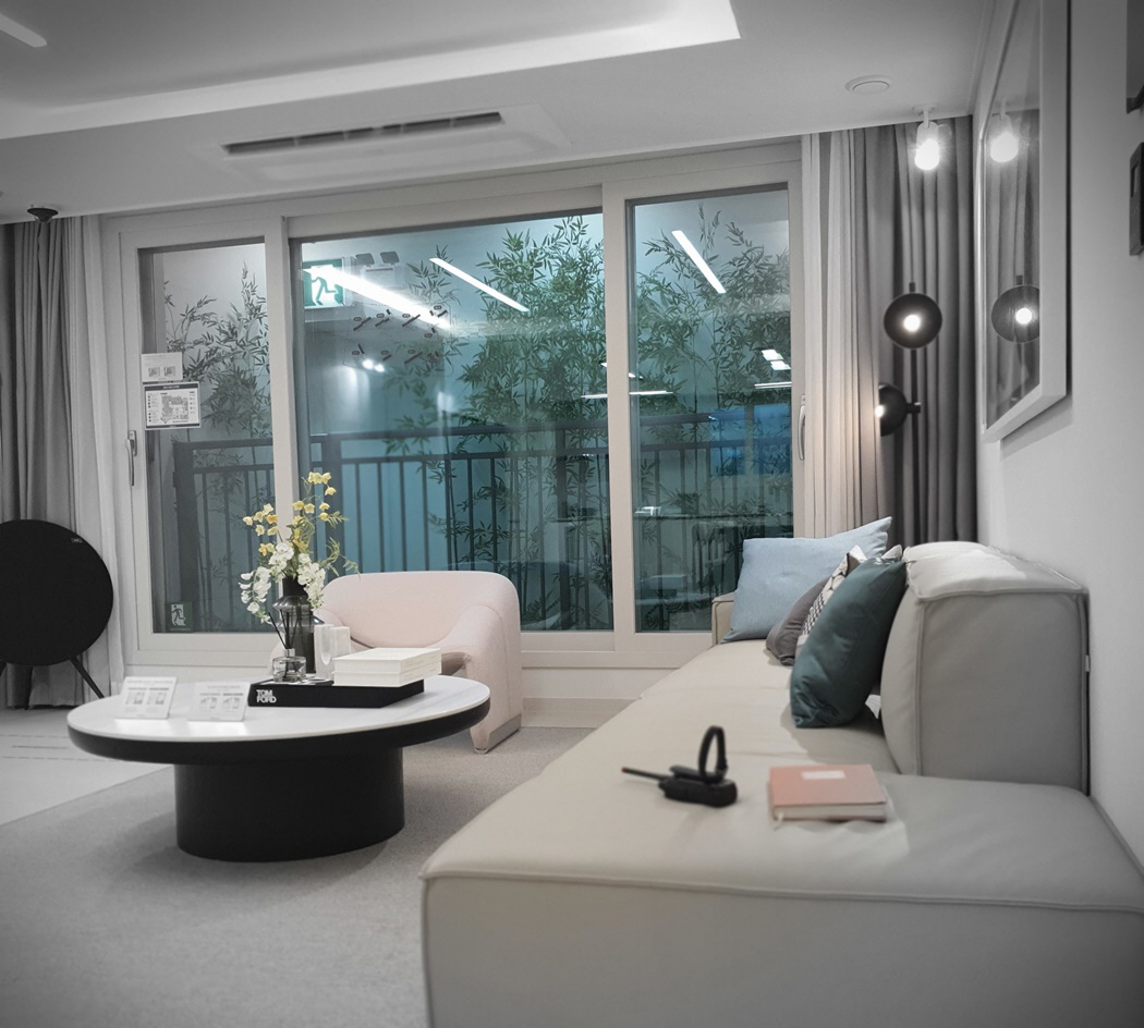 84A INTERIOR